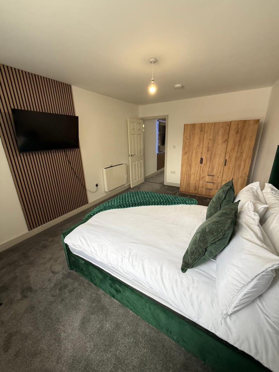 The Emerald Suite 1BR Apartment Near Etihad & Coop Live Apartment in Manchester