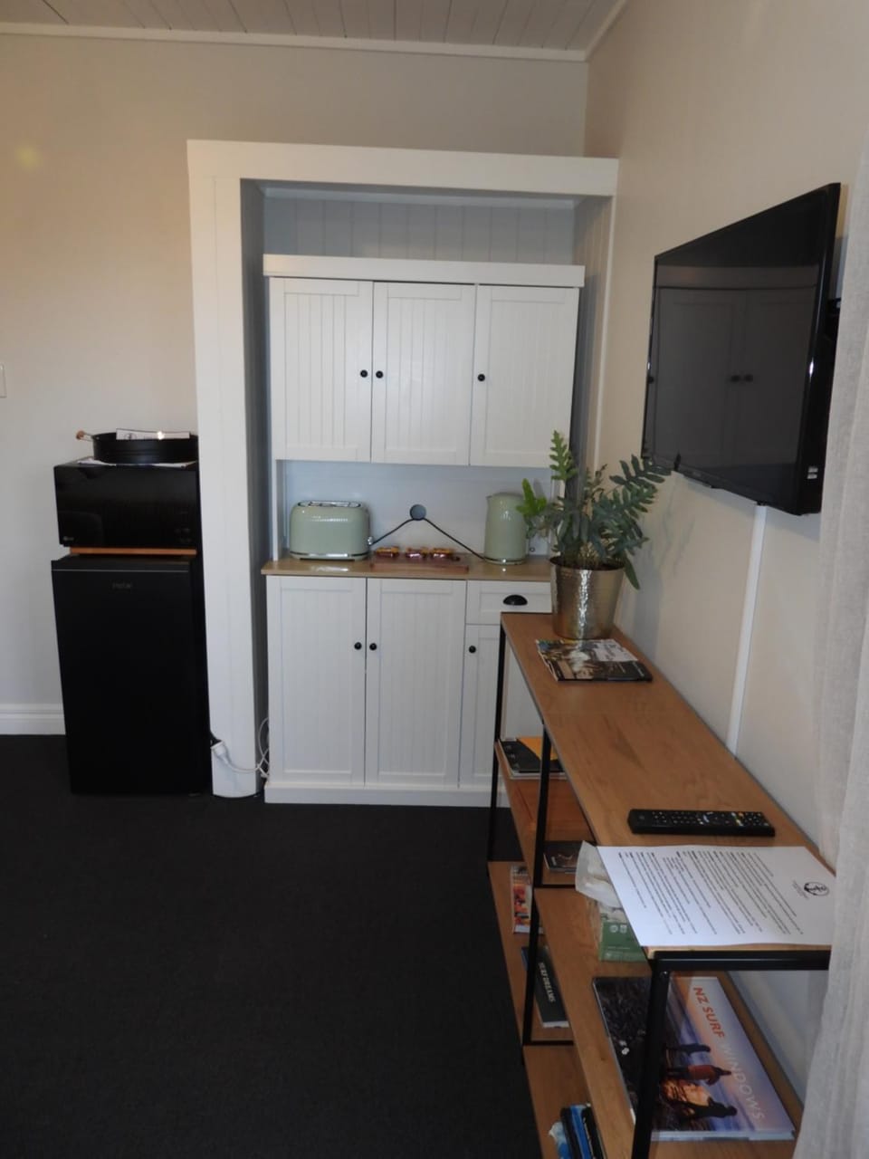 TV and multimedia, Kitchen or kitchenette, microwave