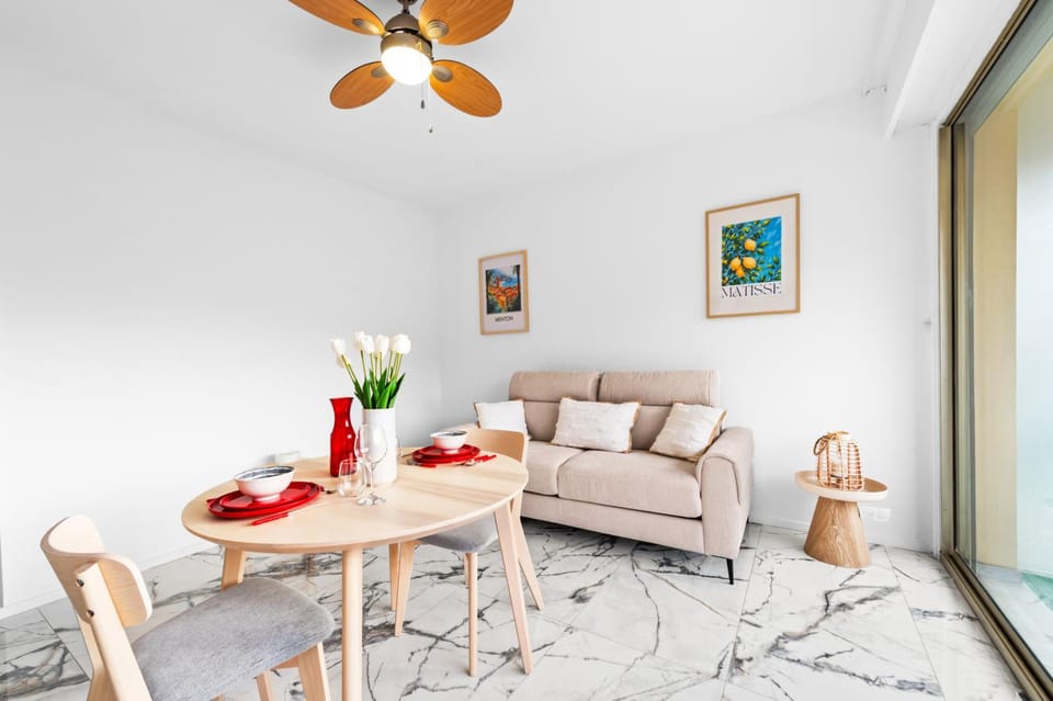 Communal lounge/ TV room, Living room, Seating area