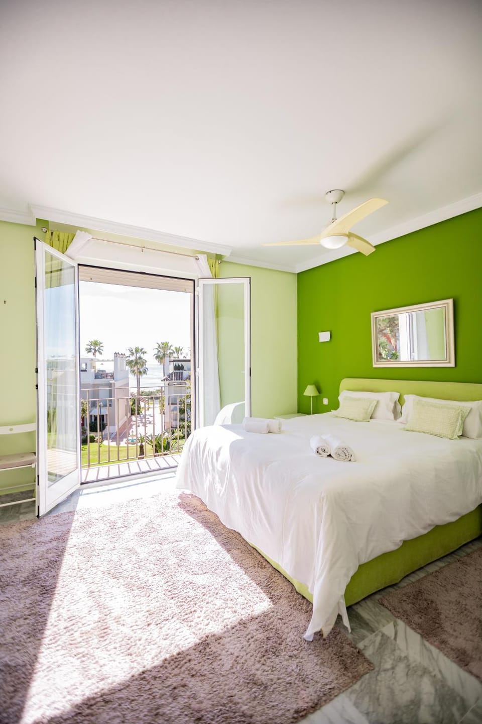Bed, Photo of the whole room, Bedroom, towels