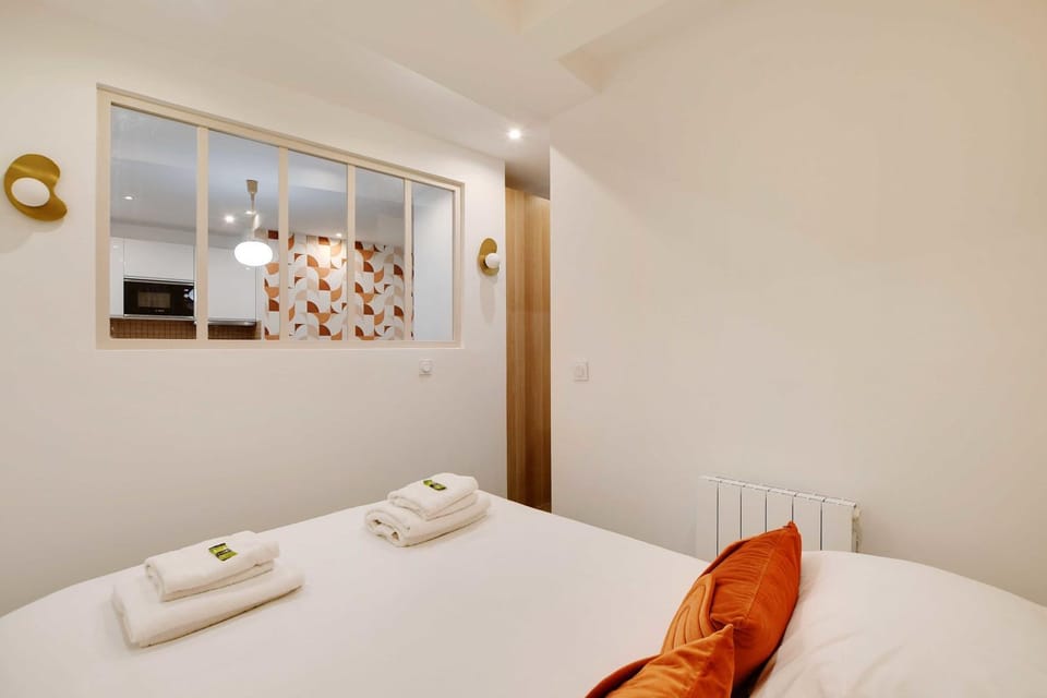 Appartement Cosy Faubourg Saint-Denis 4P Apartment in Paris