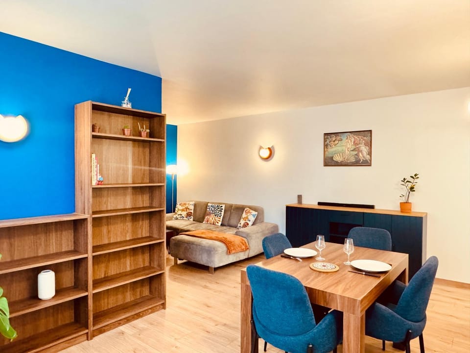 Living room, Seating area, Dining area