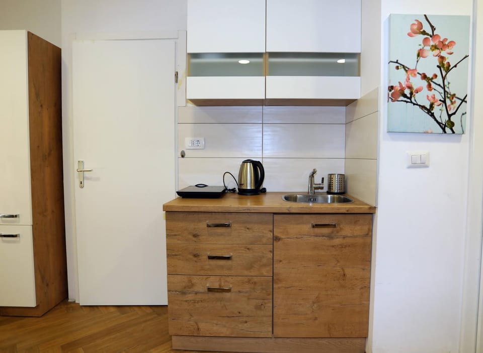 Kitchen or kitchenette