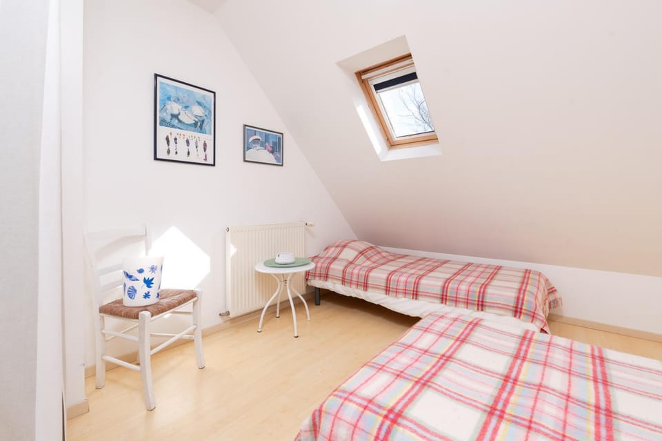 Property building, Living room, Bedroom