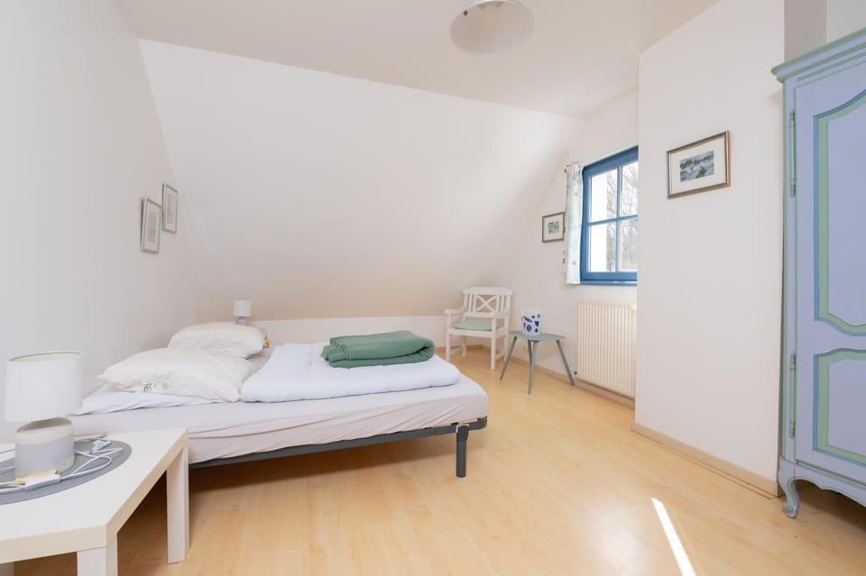 Property building, Living room, Bedroom