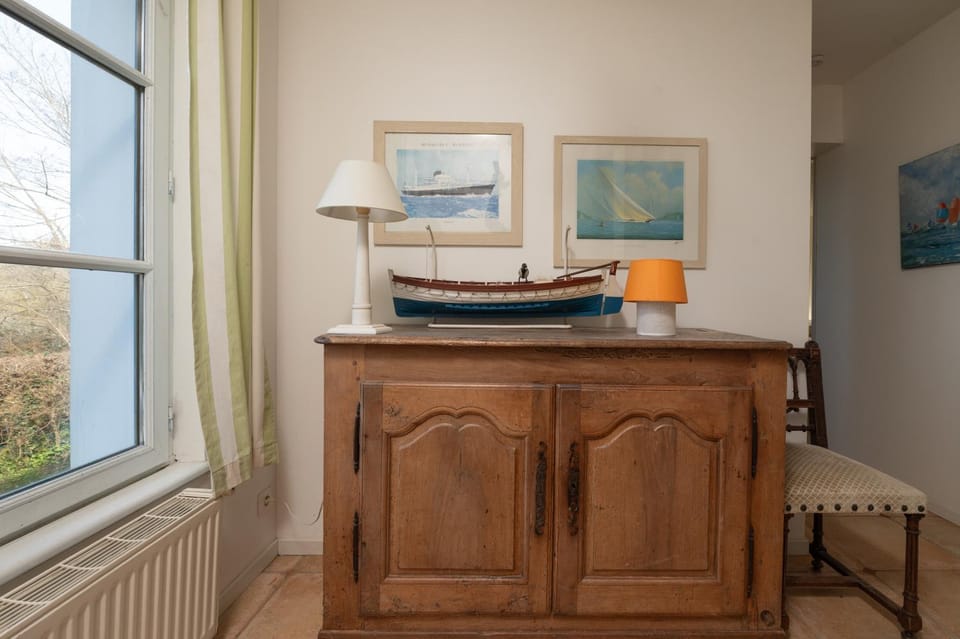 Property building, Living room