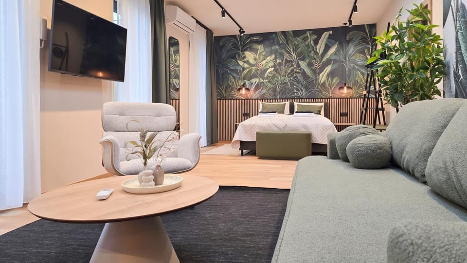 Bed, Living room