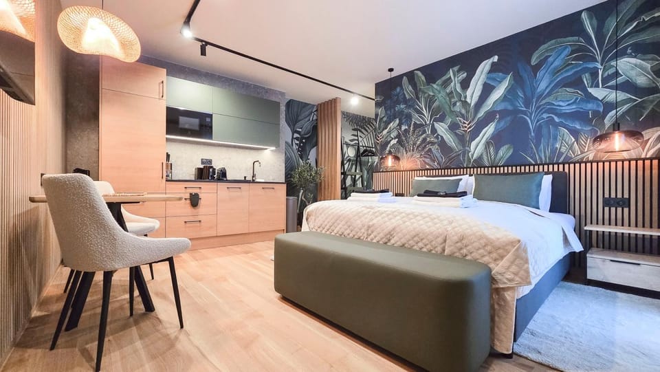 Bed, Kitchen or kitchenette, Living room