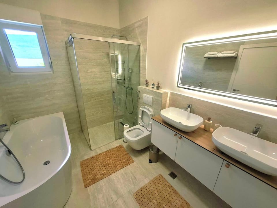 Shower, Bathroom, Bath, towels