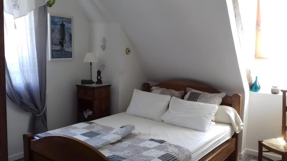 Property building, Living room, Bedroom