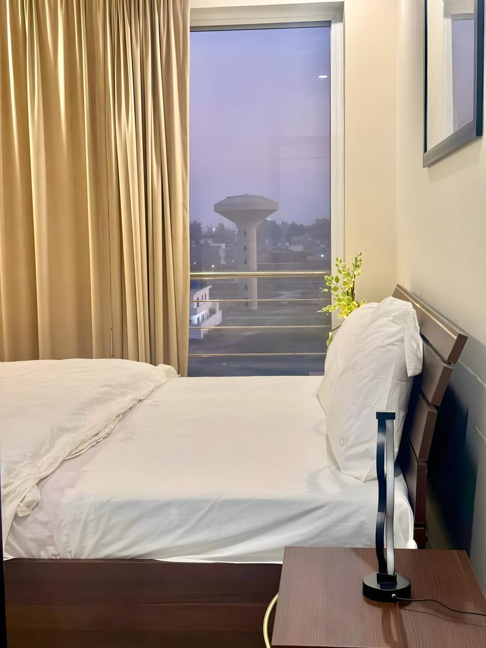 The Comfort Cove Zameen Opal Apartment in Lahore