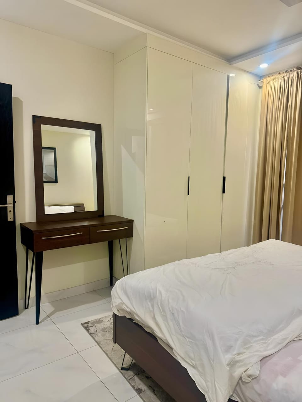 The Comfort Cove Zameen Opal Apartment in Lahore