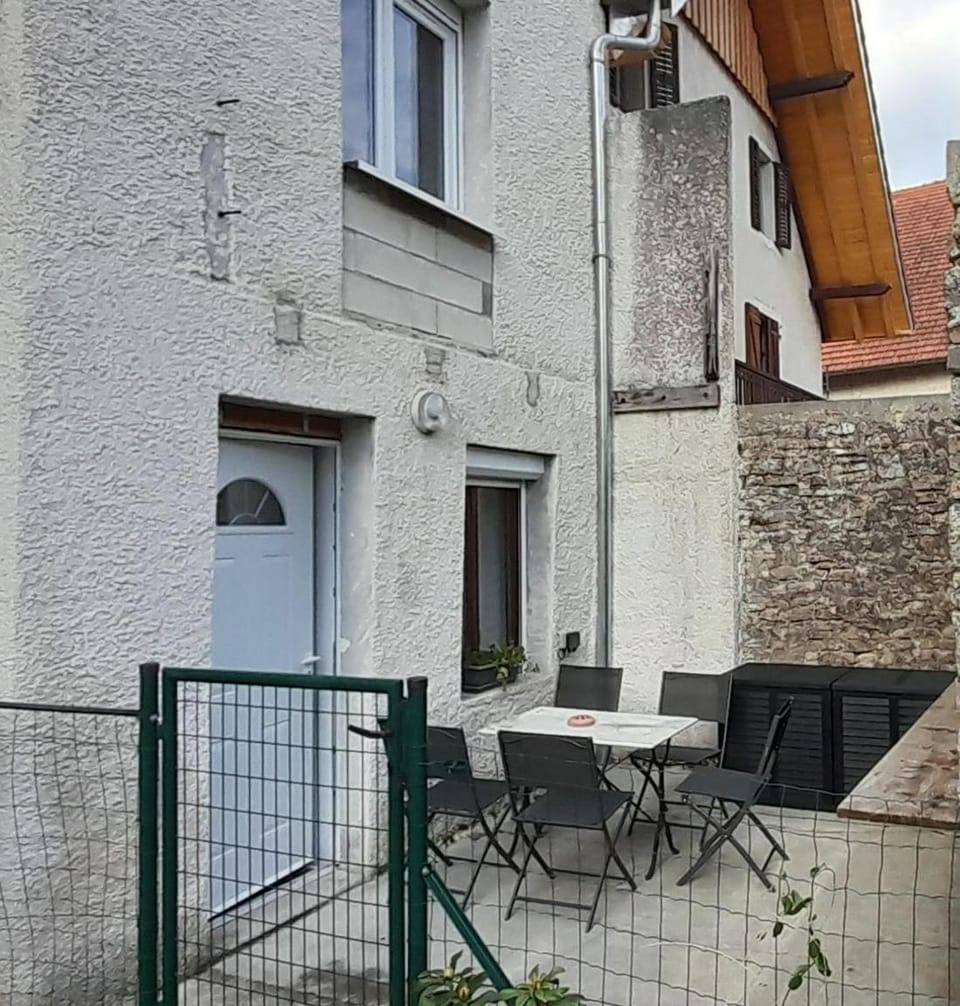 Maison au cœur du village House in Switzerland
