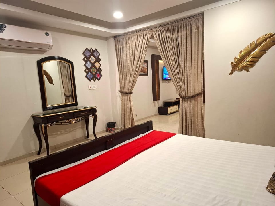 Royal Galaxy Airport & Motorway Stay Apartment in Islamabad