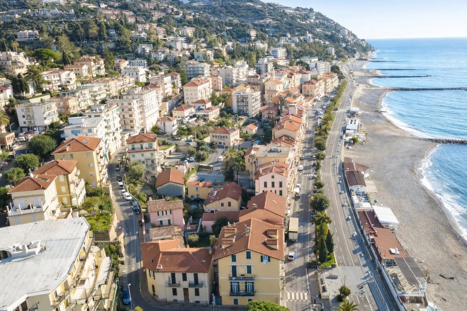 Property building, Nearby landmark, Day, Neighbourhood, Natural landscape, Bird's eye view, Beach, City view, Mountain view, Sea view, Street view, Location, Parking