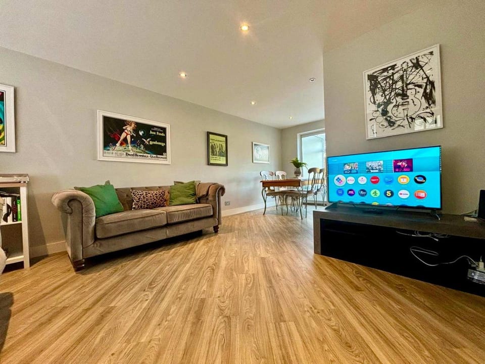 TV and multimedia, Living room, Seating area