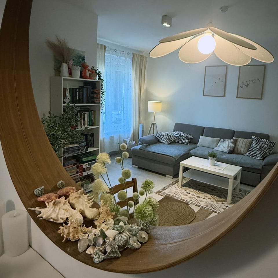 Bed, Living room, Photo of the whole room, Seating area