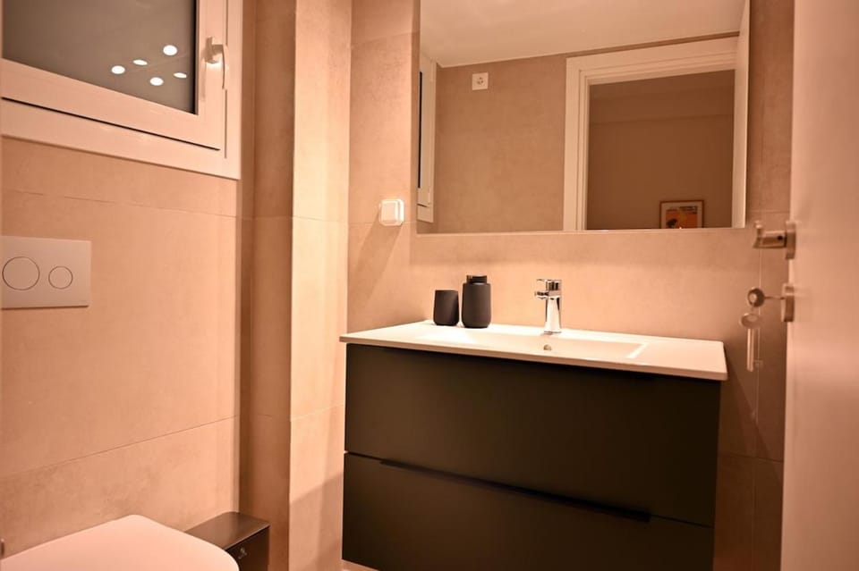Brand New! Fresh Kolonaki Studio Apartment in Athens