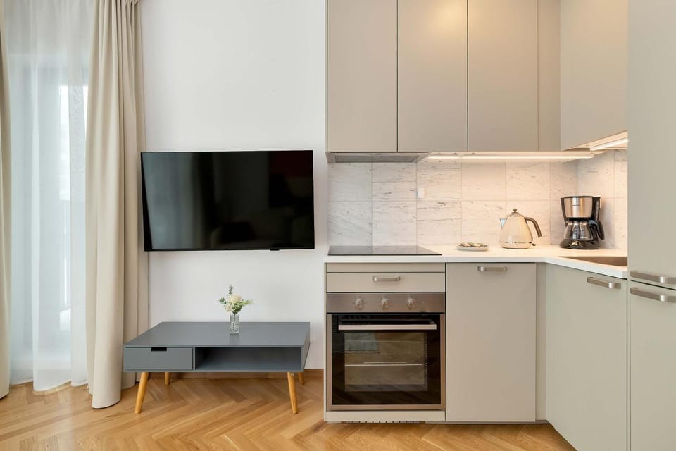 TV and multimedia, Coffee/tea facilities, Kitchen or kitchenette, oven, pet friendly, stove