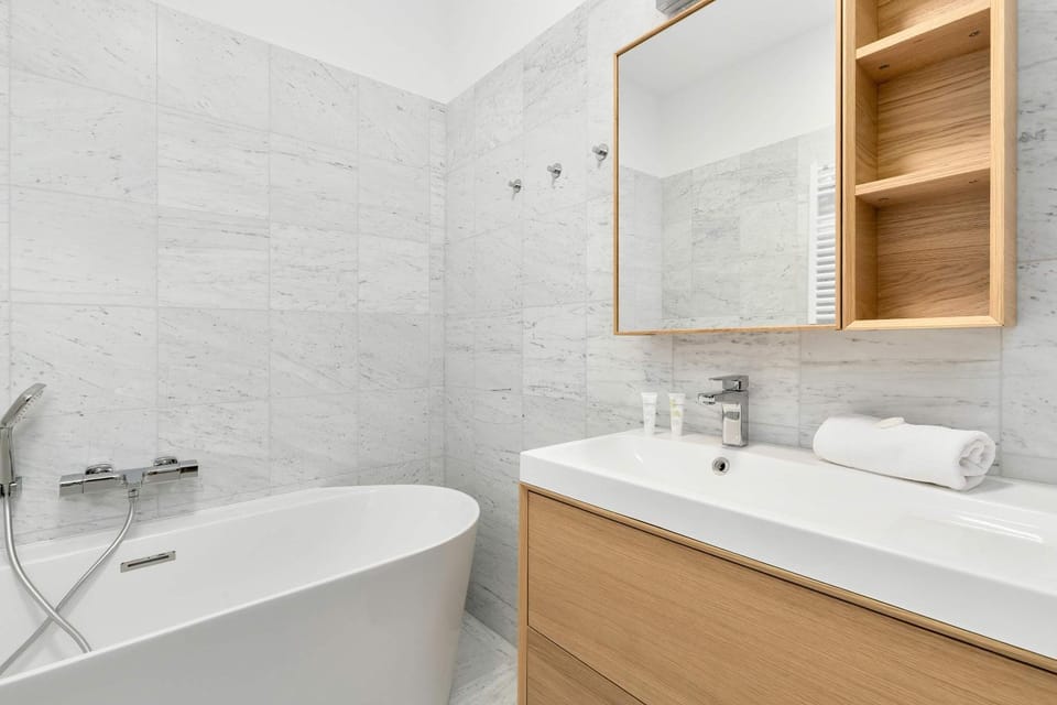 Bathroom, Bath, towels