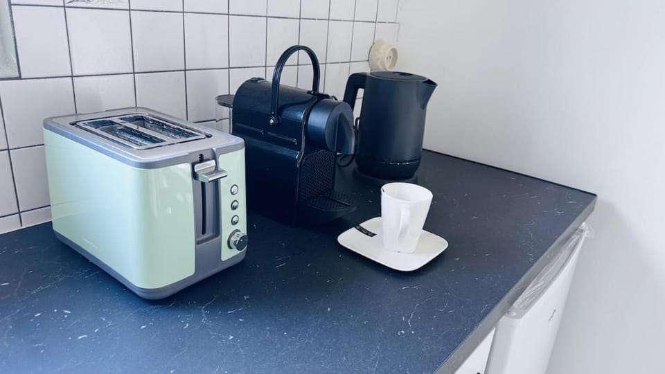 Coffee/tea facilities, Kitchen or kitchenette, microwave, toaster