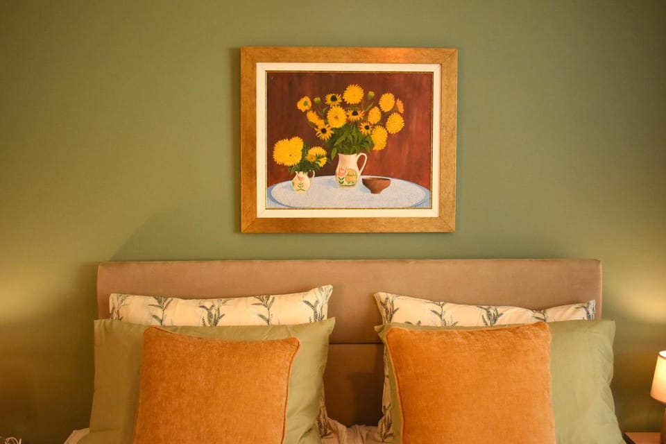 Bed, Decorative detail, Bedroom