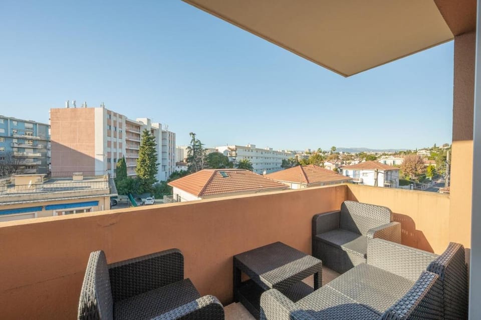 Appartement T2 Juan les Pins proche de la mer Apartment in Antibes