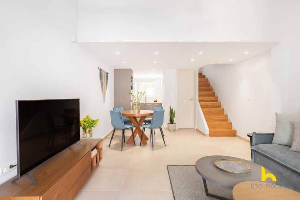 Modern Athenian Habitat near Acropolis & Metro! Apartment in Athens