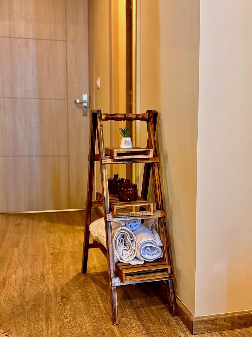 The Ghar Aana Near to Pari Chowk Expo Mart Apartment in Haryana