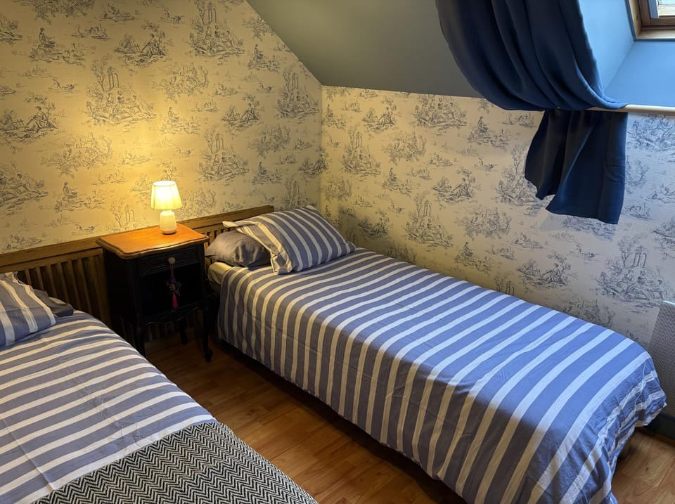 Seating area, Bedroom, heating, internet