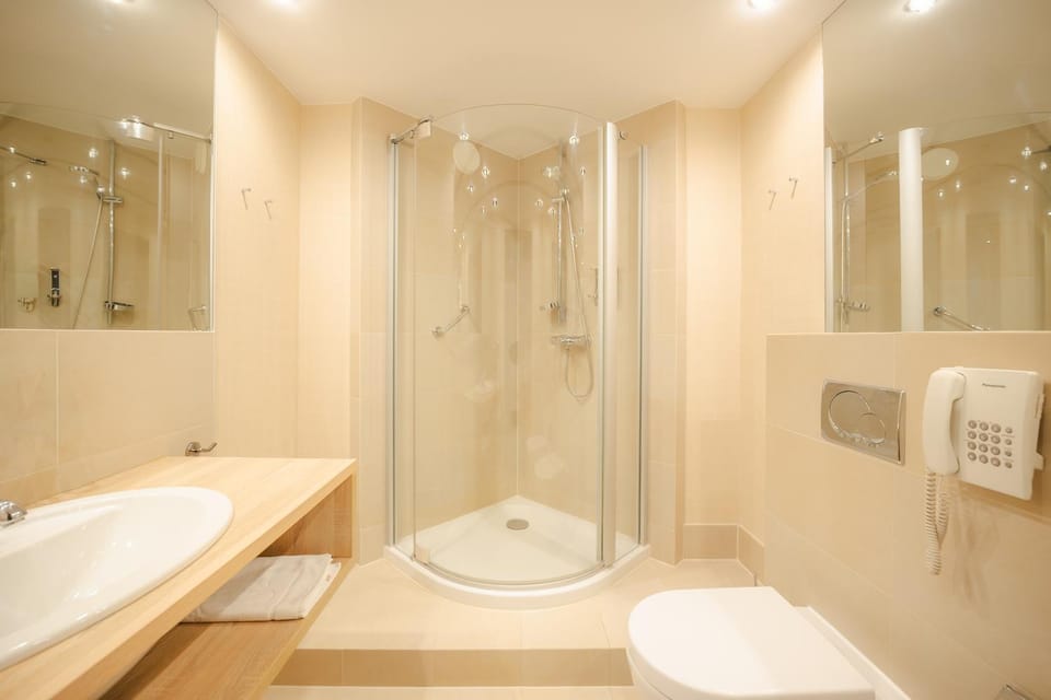 Toilet, Bathroom, towels