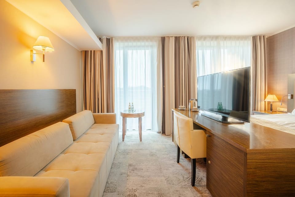 Communal lounge/ TV room, Bed, TV and multimedia, Living room, Photo of the whole room