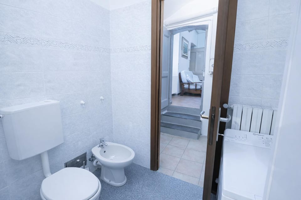 Toilet, bidet