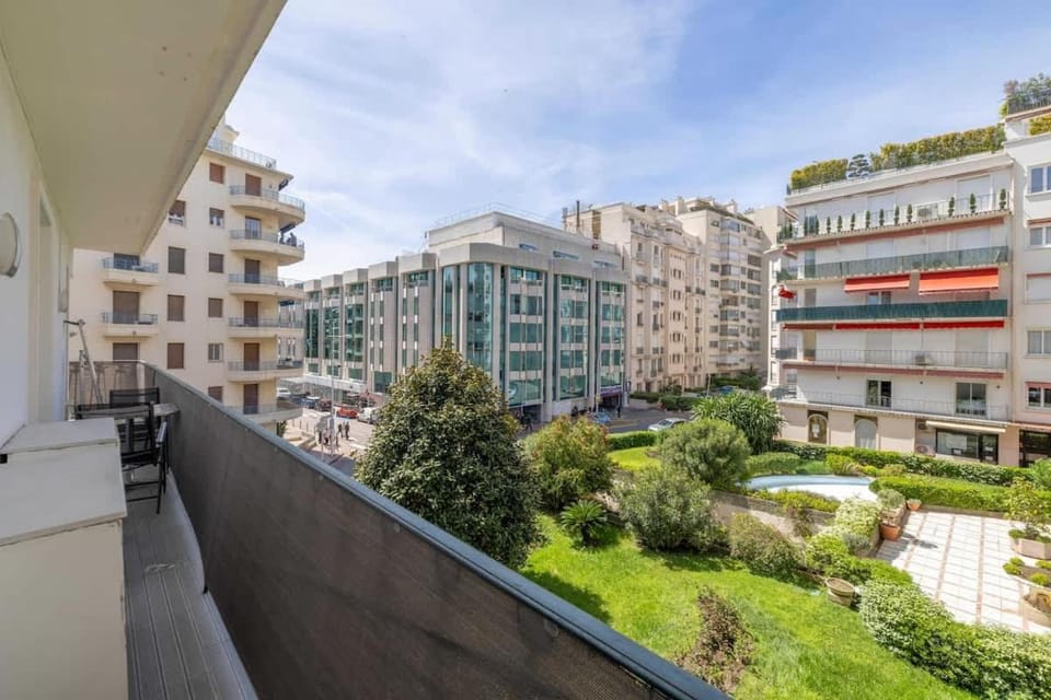 Charming 2BR Apartment 3 minutes from the sea Apartment in Cannes