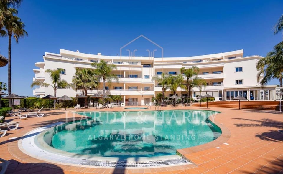 Property building, Facade/entrance, Swimming pool