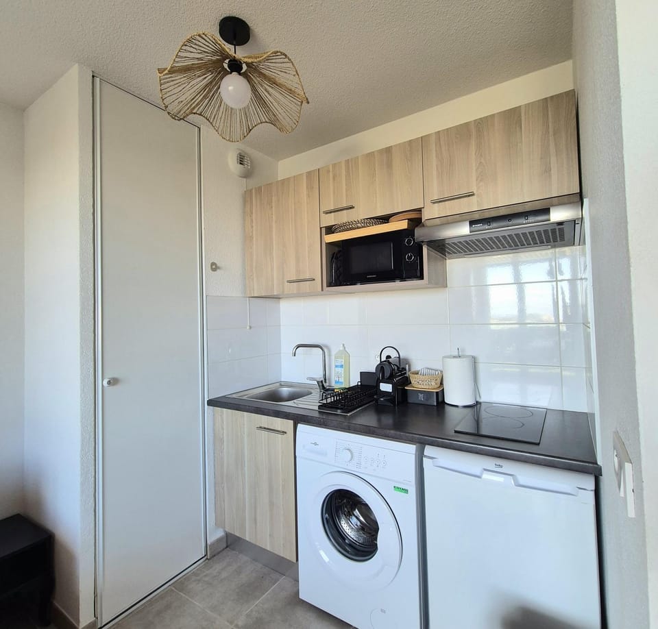 Kitchen or kitchenette, washing machine