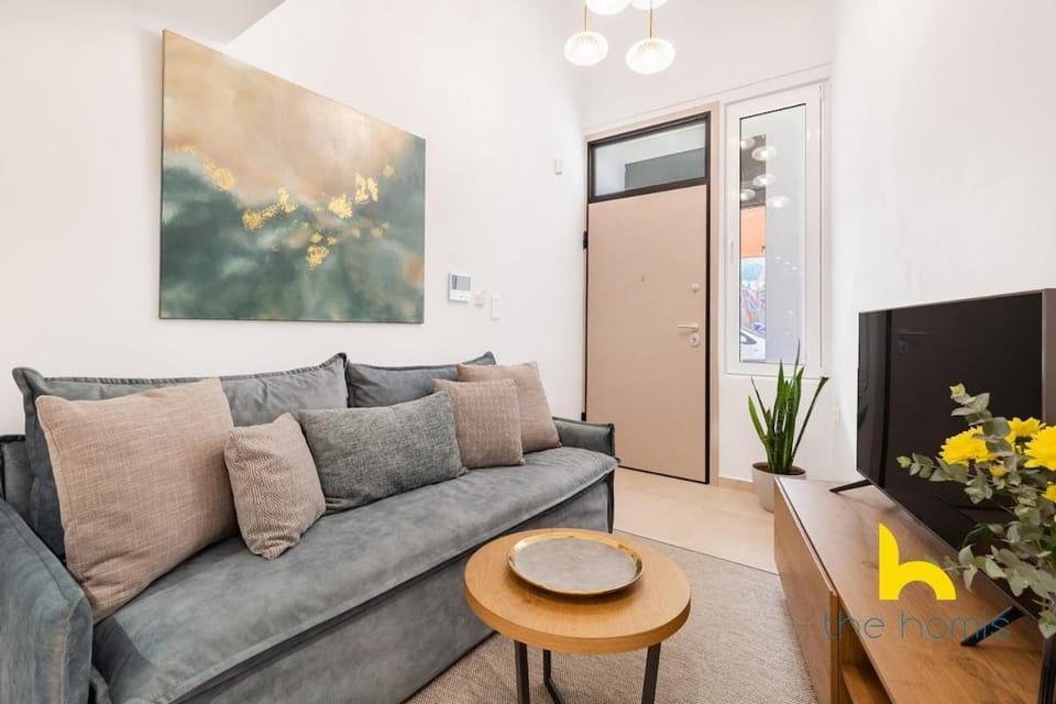 Modern Athenian Habitat near Acropolis & Museum! Apartment in Athens