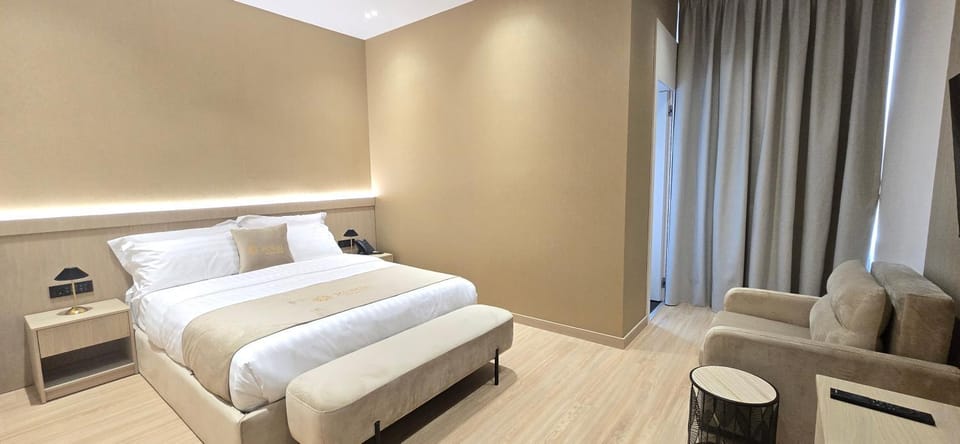 Bathroom, TV and multimedia, Photo of the whole room, Breakfast, hair dryier, internet, safe, air conditioner
