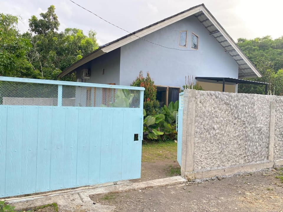 Gud house House in Pujut