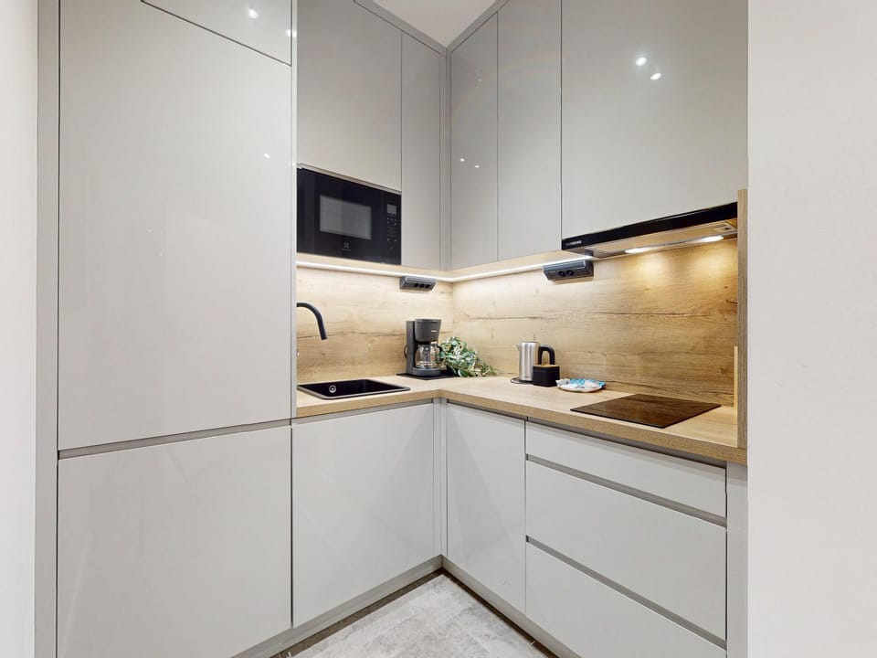 Halo Apartment with AC Wola Rondo Daszynskiego Apartment in Warsaw