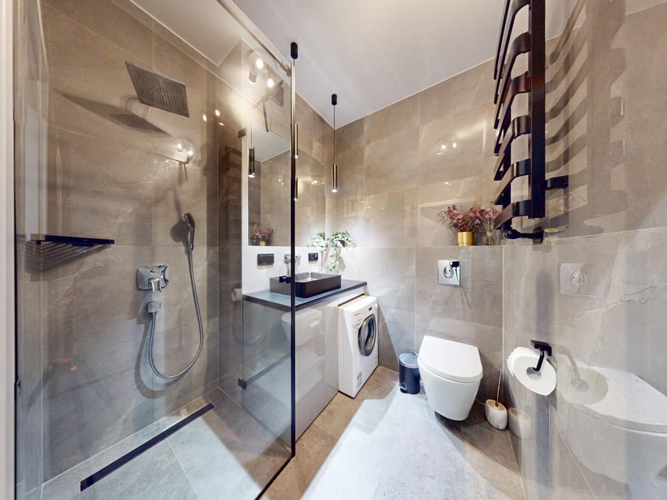 Halo Apartment with AC Wola Rondo Daszynskiego Apartment in Warsaw