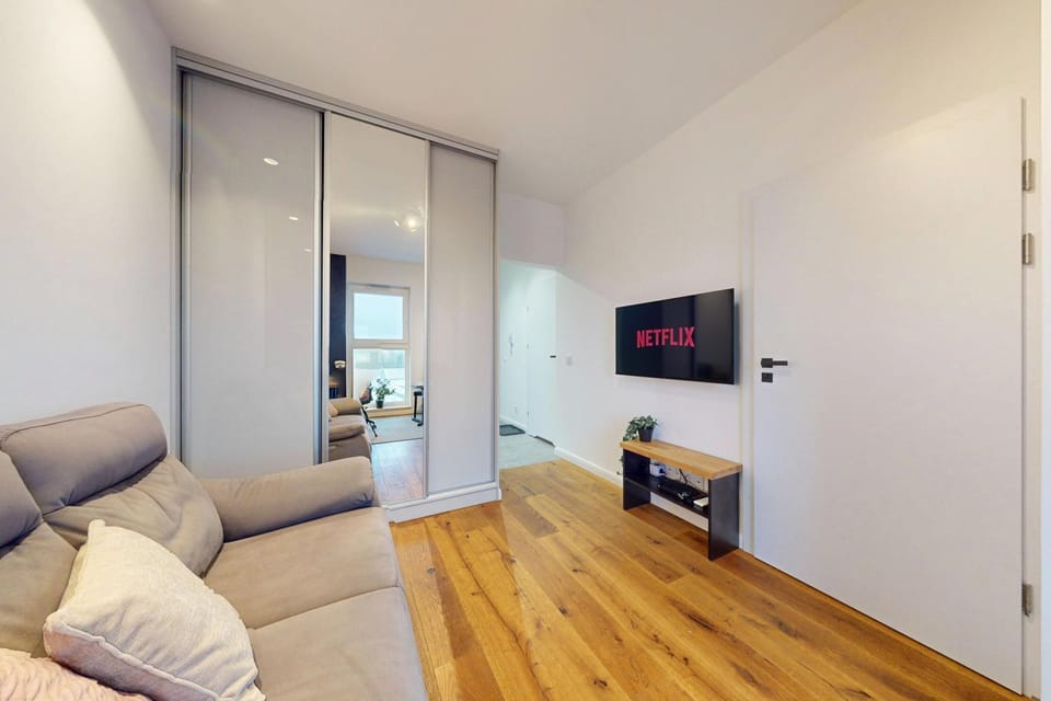 Halo Apartment with AC Wola Rondo Daszynskiego Apartment in Warsaw