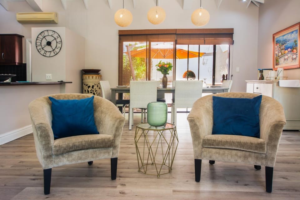 Seating area, Dining area