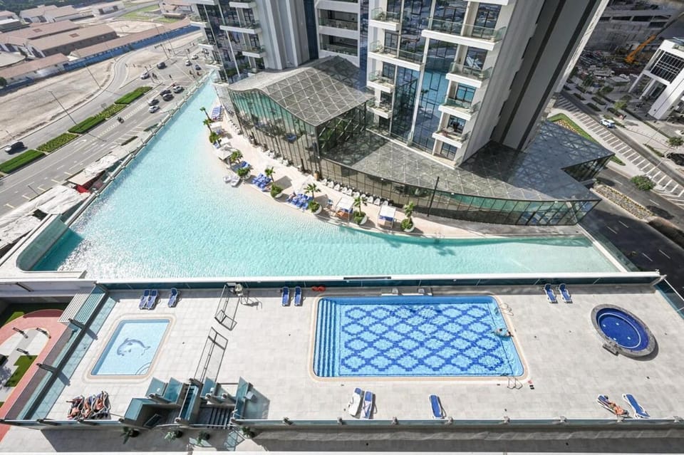 Property building, Bird's eye view, Pool view, Swimming pool, sunbed