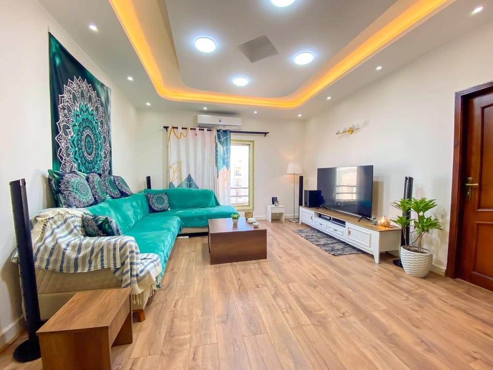 Communal lounge/ TV room, TV and multimedia, Living room, Seating area, Evening entertainment