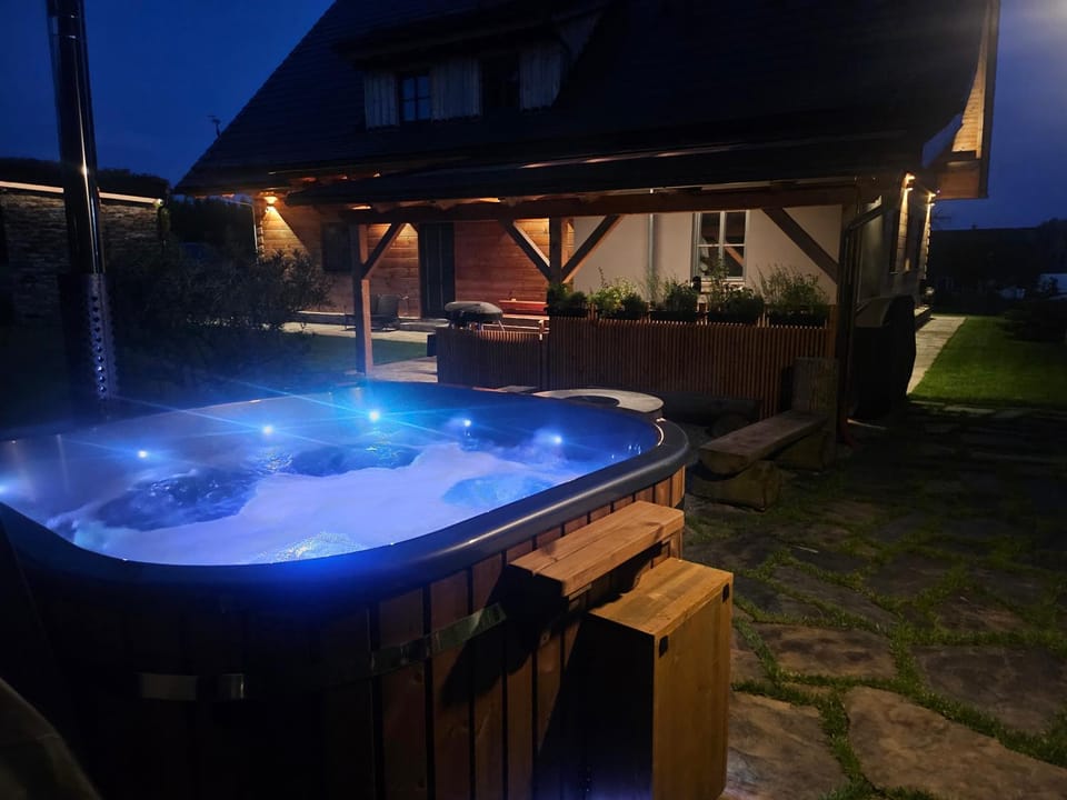 Hot Tub, Swimming pool