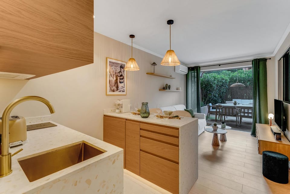 TV and multimedia, Kitchen or kitchenette, Living room, Dining area