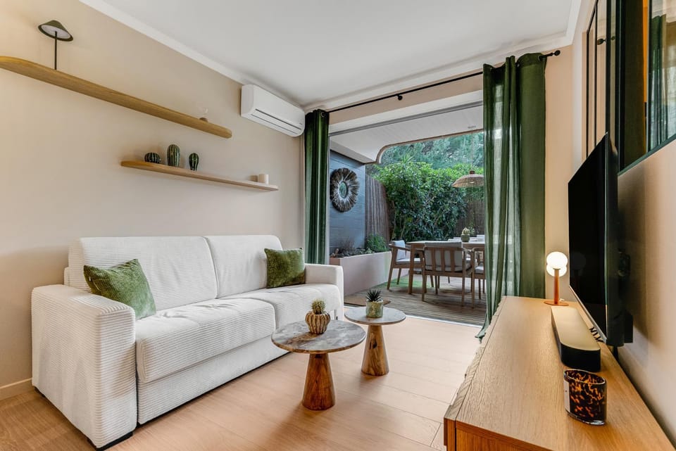 TV and multimedia, Living room, air conditioner