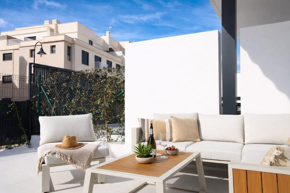 Patio, Day, Balcony/Terrace, Seating area, Dining area