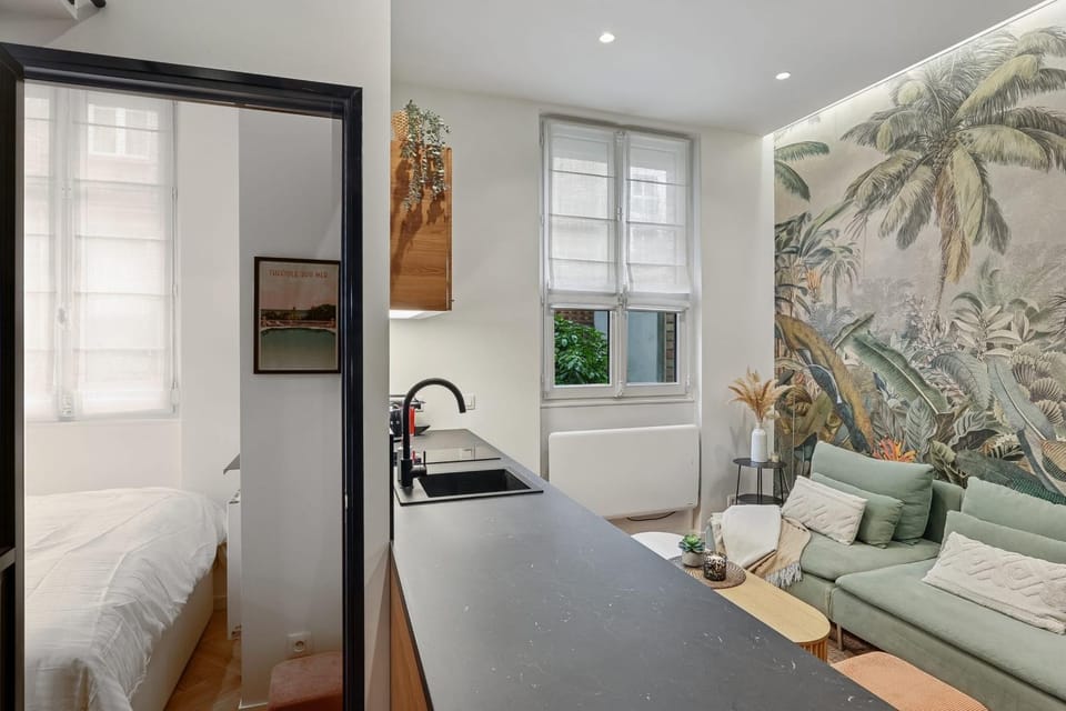 Kitchen or kitchenette, Living room, Seating area